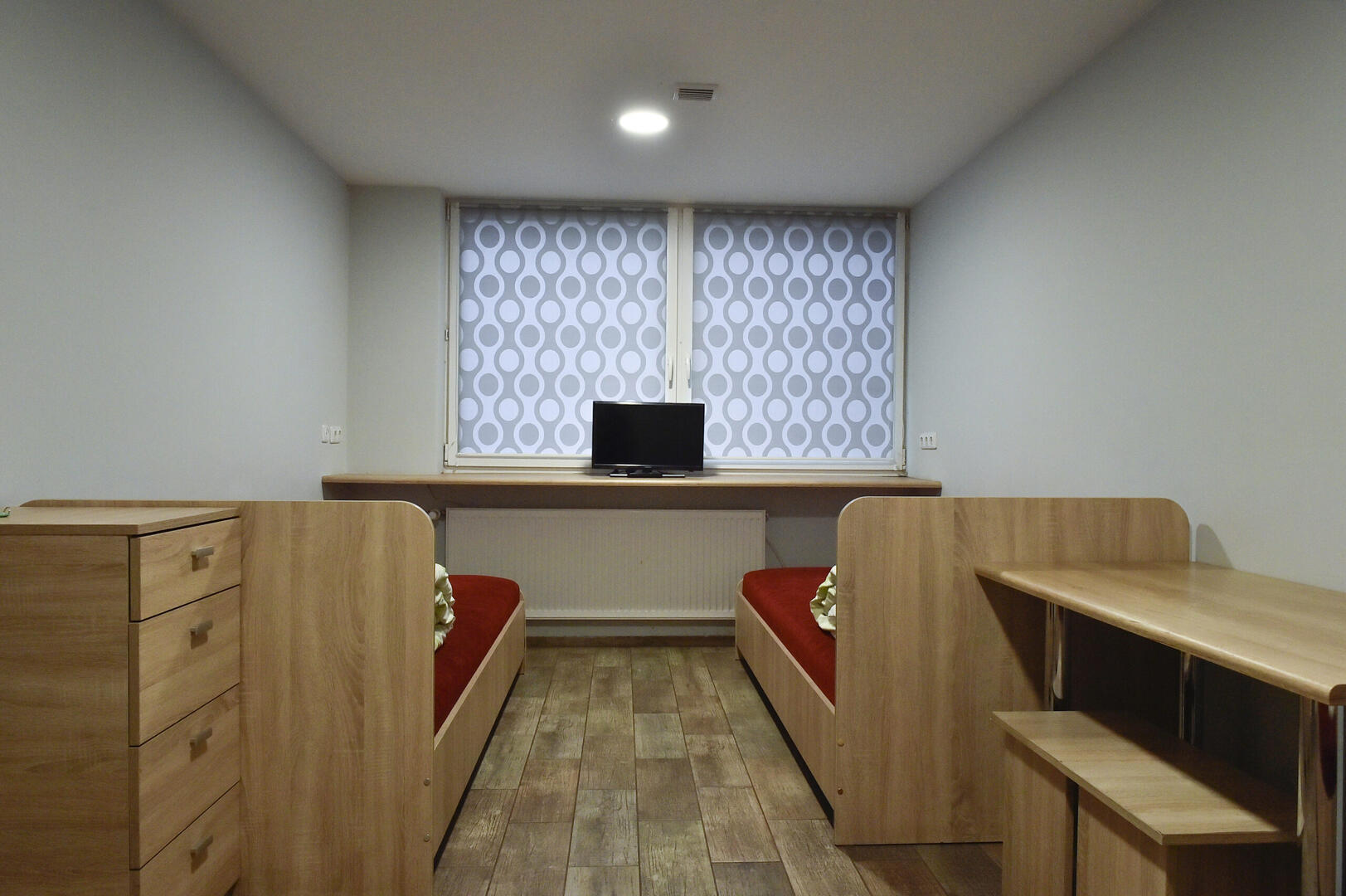 Dvivietis kambarys su dušu ir tualetu skirtu naudotis dviems kambariams - Kalanta