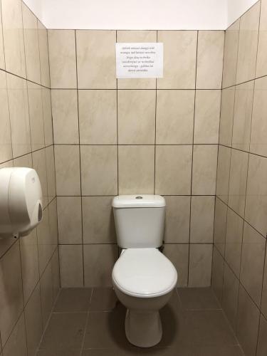 kambarys_su_duu_ir_tualetu_12