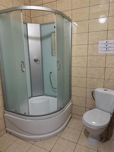 trivietis_su_duu_ir_tualetu_1